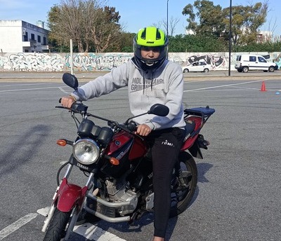 foto de las clases de manejo para motocicletas en parque roca Buenos aires
