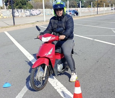 foto de las clases de manejo para motocicletas en parque roca Buenos aires